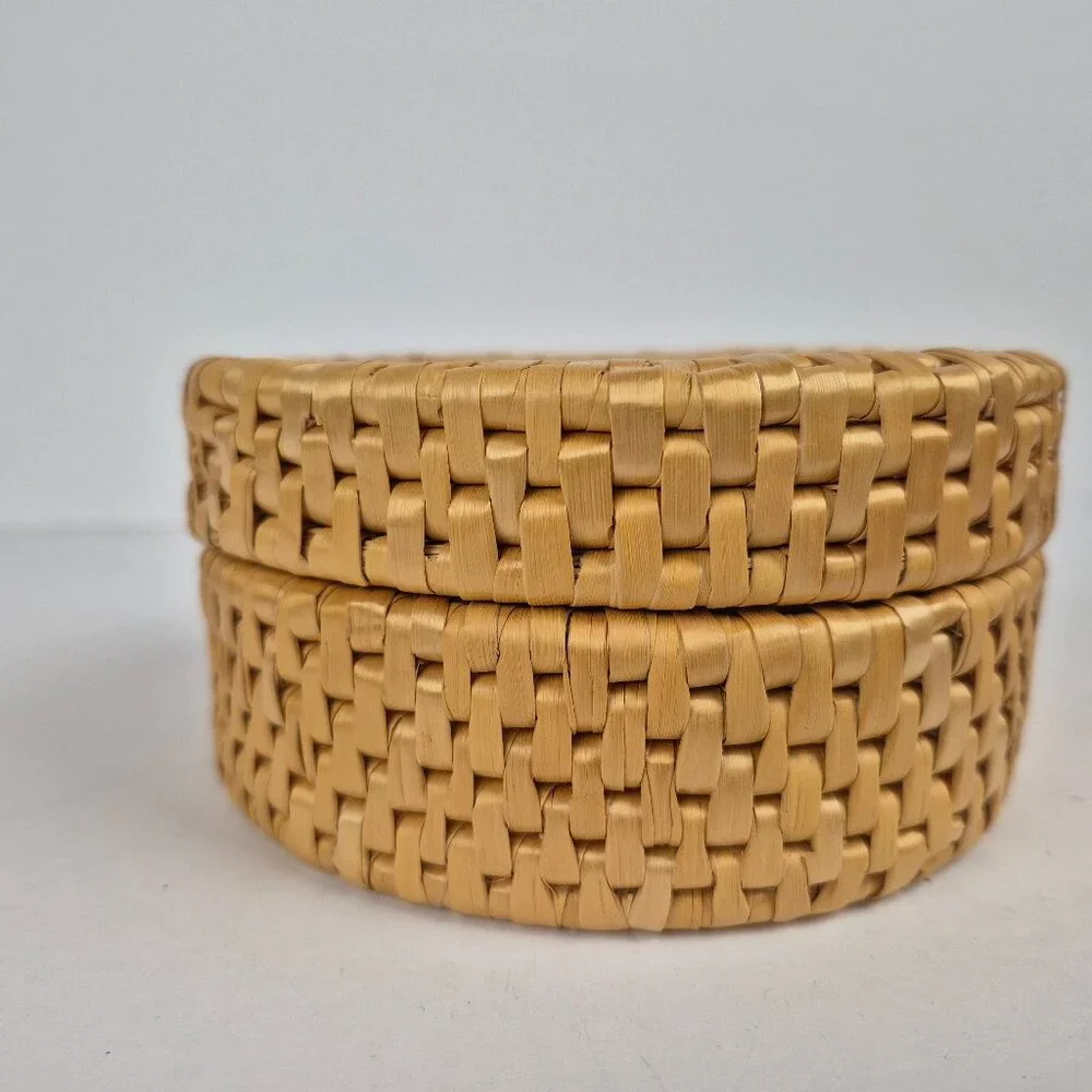 Vintage Wicker Rattan Coaster Set with Lidded Round Basket Case